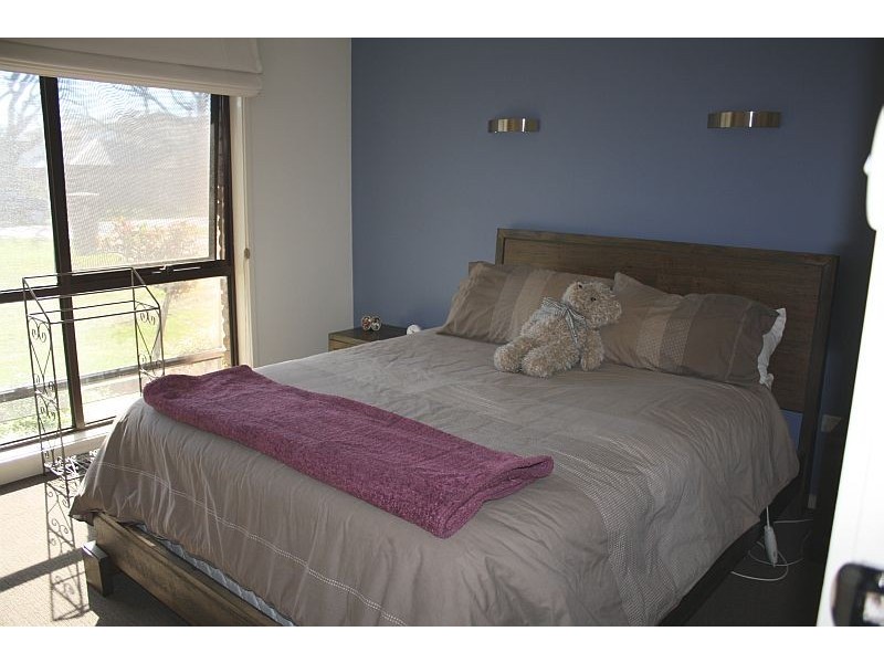 11 Howey Street, Gisborne VIC 3437