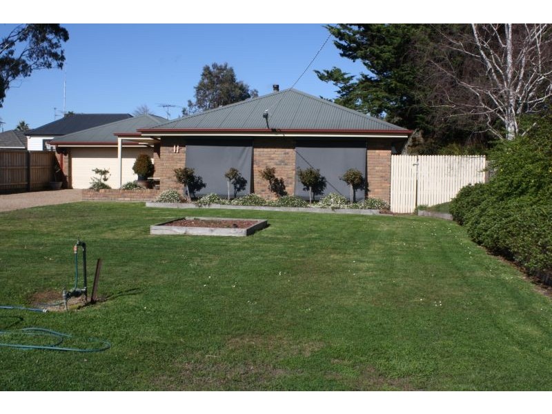 11 Howey Street, Gisborne VIC 3437