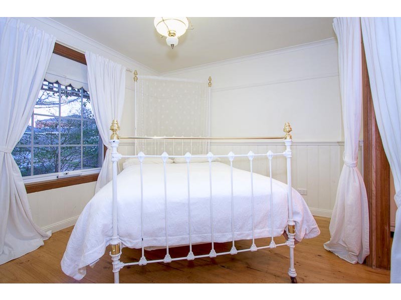 14 ZEAL STREET, New Gisborne VIC 3438