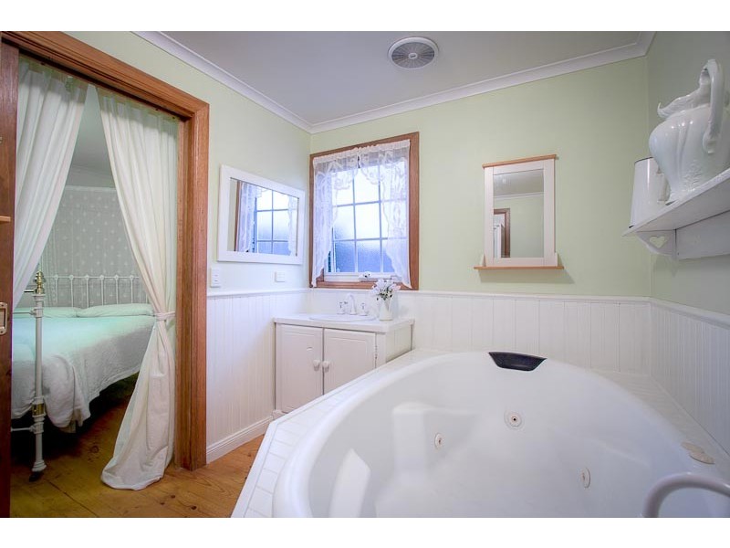 14 ZEAL STREET, New Gisborne VIC 3438