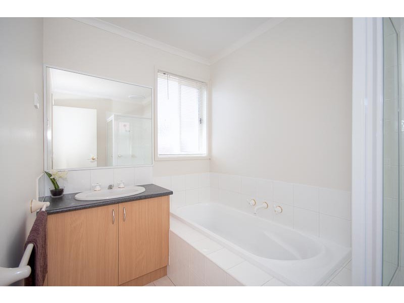 2 Landscape Close, Gisborne VIC 3437