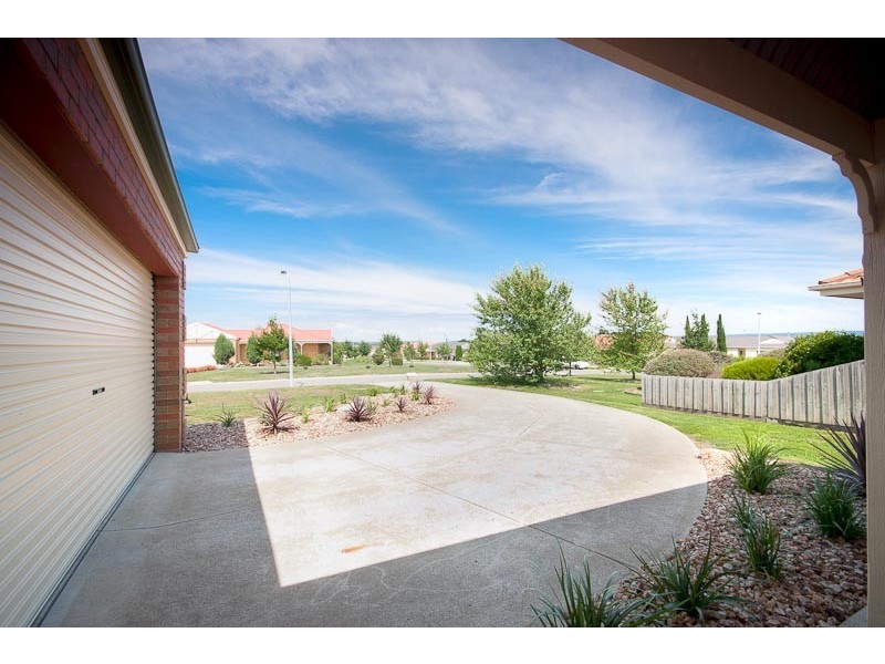 2 Landscape Close, Gisborne VIC 3437