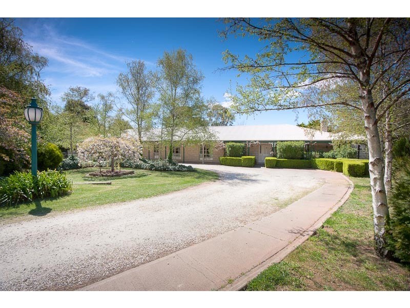 5  Thomas Court *, Romsey VIC 3434