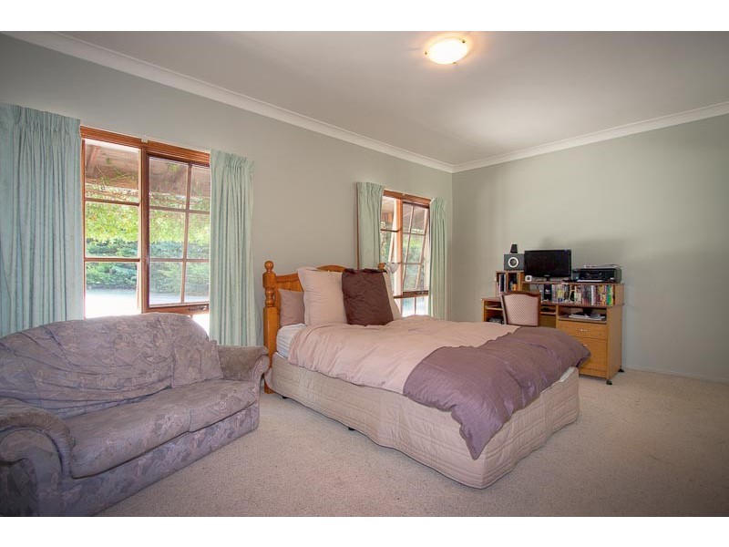 5  Thomas Court *, Romsey VIC 3434
