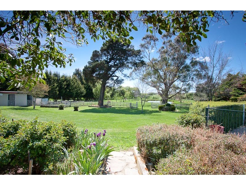 5  Thomas Court *, Romsey VIC 3434