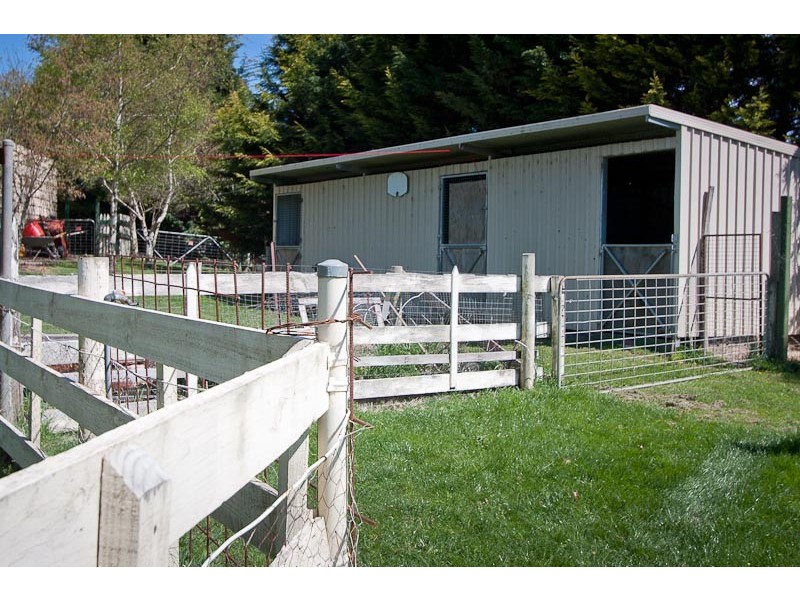 5  Thomas Court *, Romsey VIC 3434