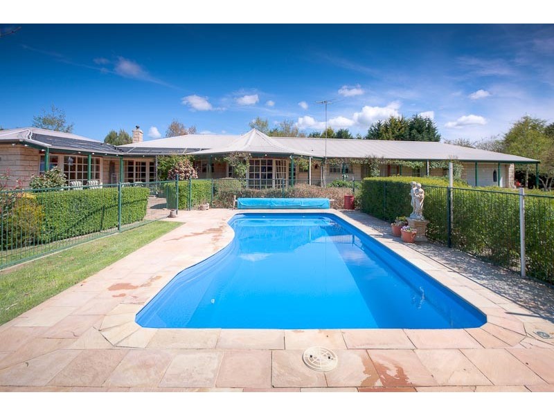 5 Thomas Court, Romsey VIC 3434