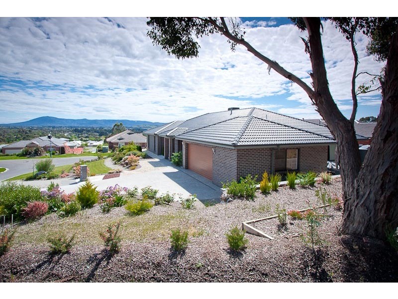 14 Kurung Crt East, Gisborne VIC 3437