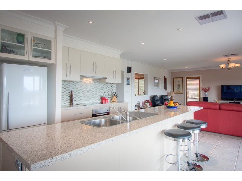 14 Kurung Crt East, Gisborne VIC 3437