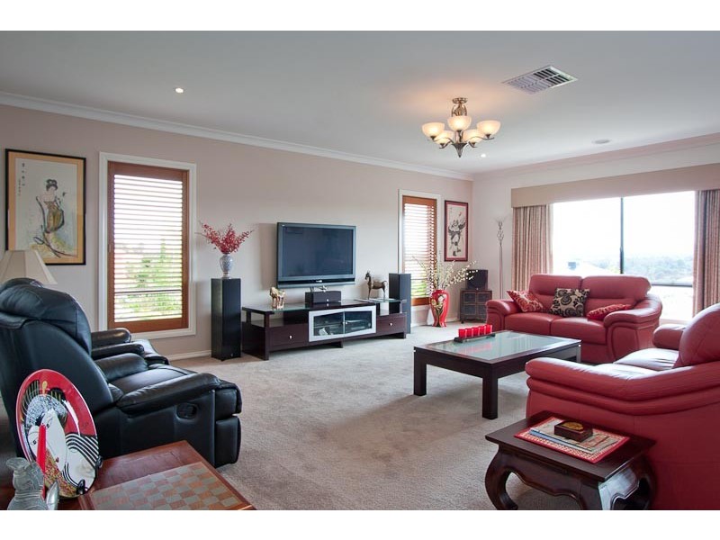 14 Kurung Crt East, Gisborne VIC 3437