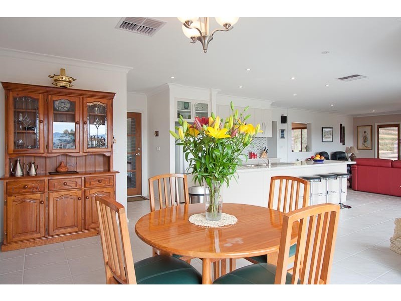 14 Kurung Crt East, Gisborne VIC 3437