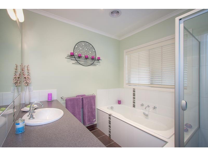 14 Kurung Crt East, Gisborne VIC 3437