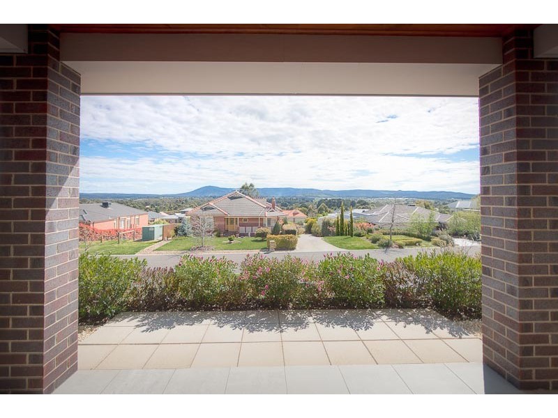 14 Kurung Crt East, Gisborne VIC 3437