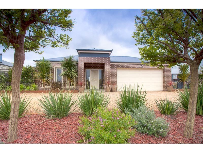 40 Chessy Park Dr *, New Gisborne VIC 3438