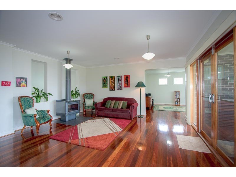 40 Chessy Park Dr *, New Gisborne VIC 3438