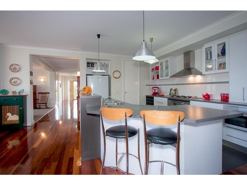 40 Chessy Park Dr *, New Gisborne VIC 3438