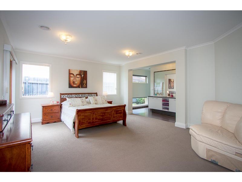 40 Chessy Park Dr *, New Gisborne VIC 3438