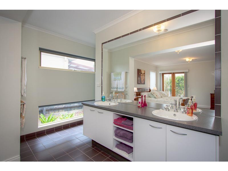 40 Chessy Park Dr *, New Gisborne VIC 3438