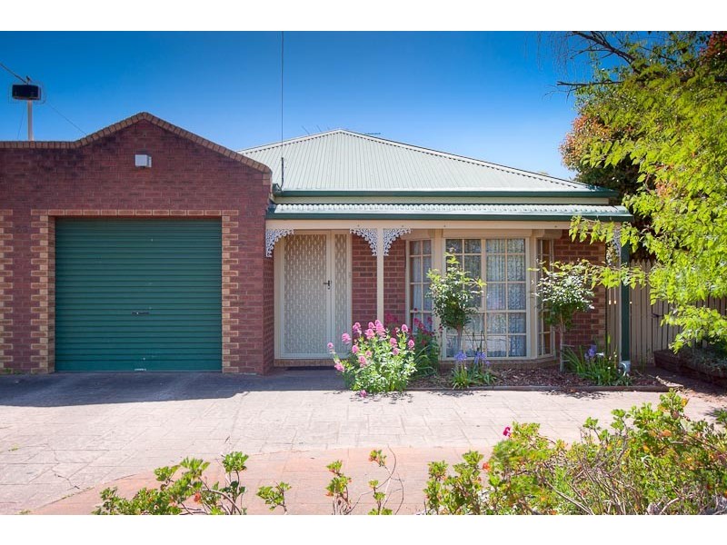 Unit  2/23 Farrell Street, New Gisborne VIC 3438