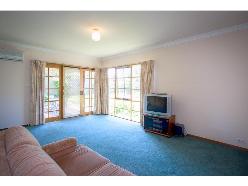 Unit  2/23 Farrell Street, New Gisborne VIC 3438