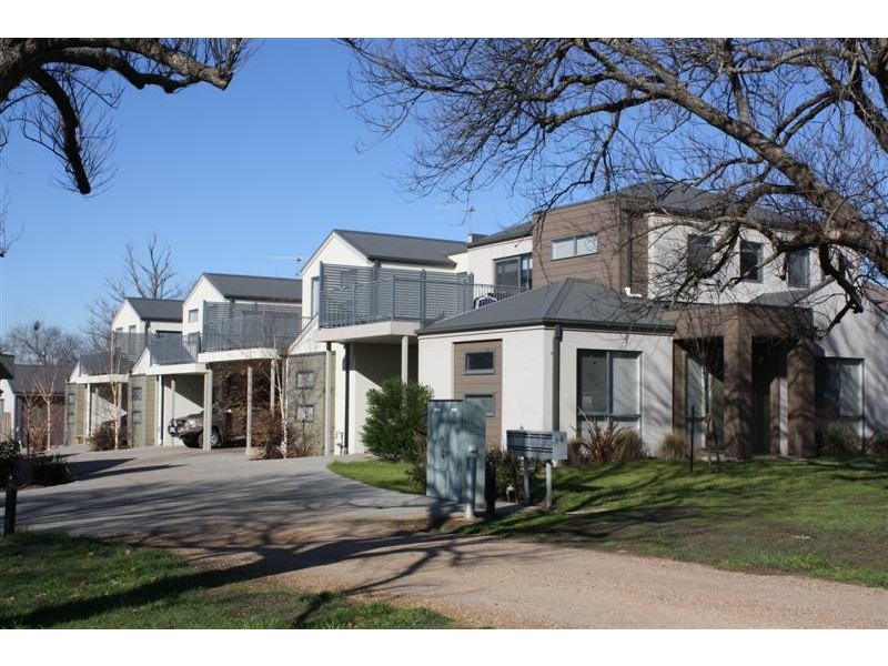 Unit 8/ 1-5 Rodney Street, Gisborne VIC 3437