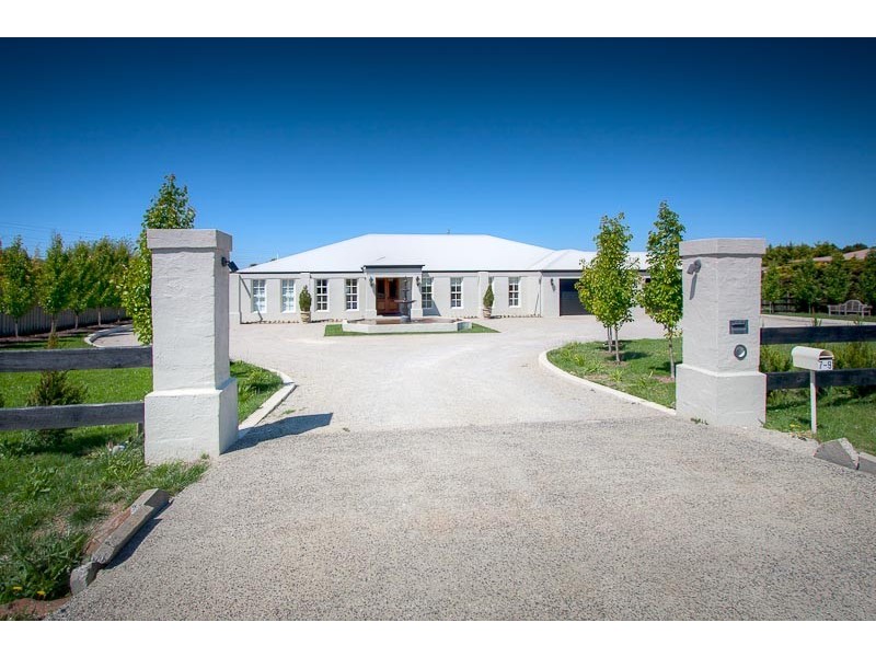 7-9 Bloomfield Road, Gisborne VIC 3437