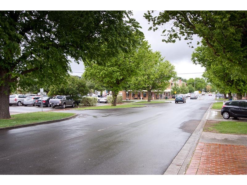 37 Hamilton St, Gisborne VIC 3437