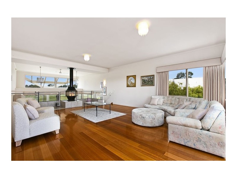 28 Namnan Way, Gisborne South VIC 3437