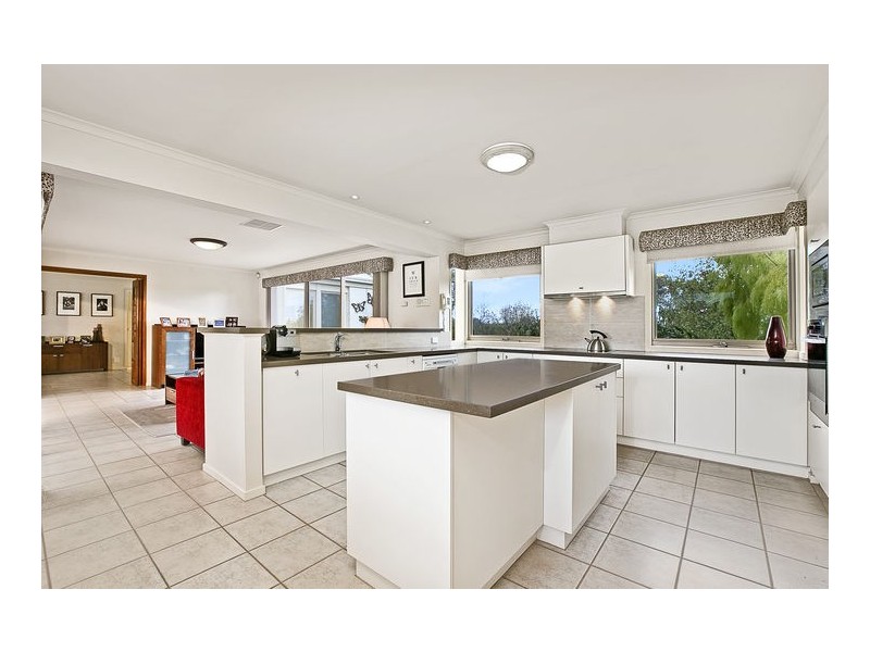 28 Namnan Way, Gisborne South VIC 3437