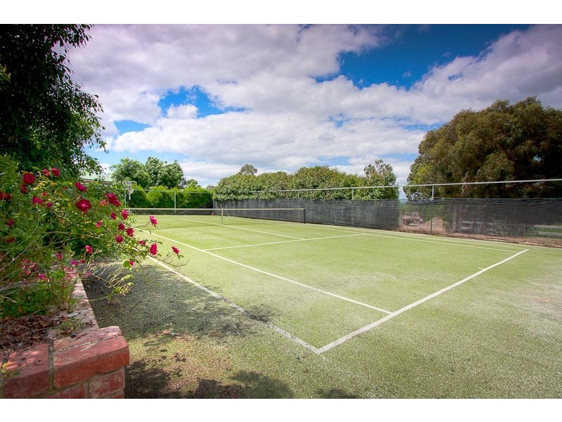 142 Panorama Dr, Gisborne VIC 3437