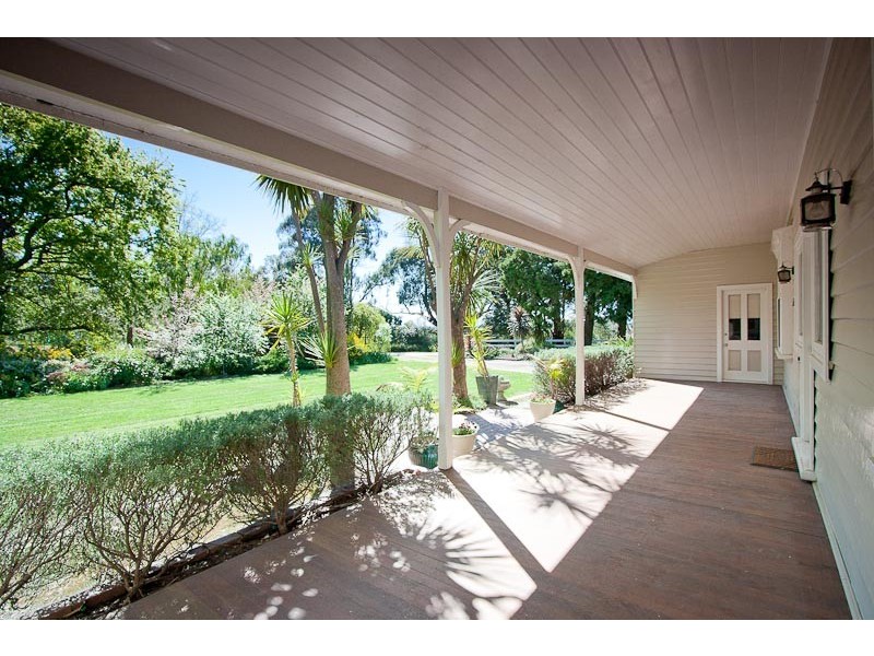 40 COUANGALT RD, Gisborne South VIC 3437