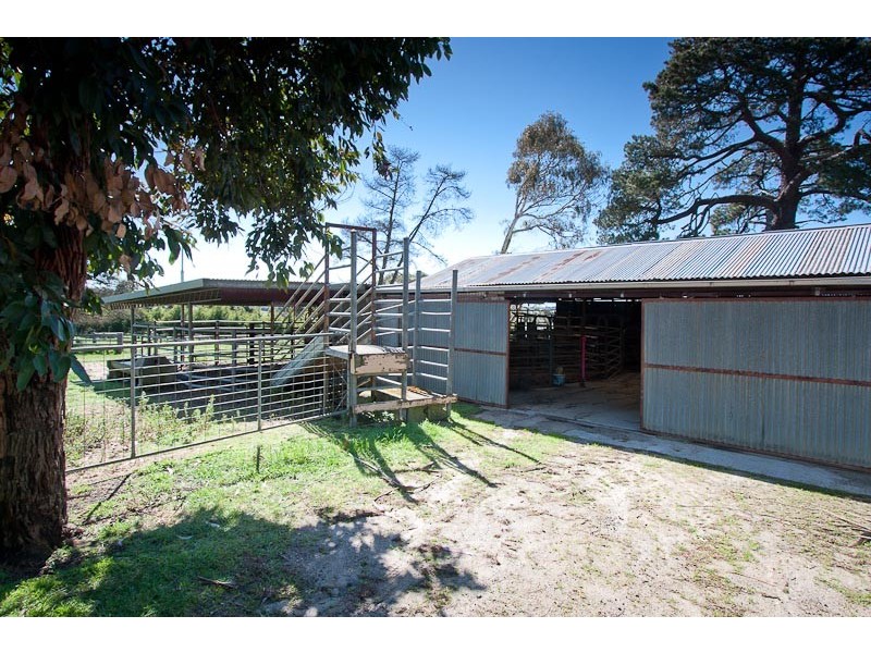 40 COUANGALT RD, Gisborne South VIC 3437