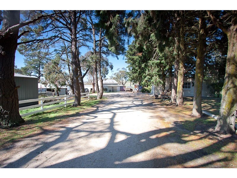 40 COUANGALT RD, Gisborne South VIC 3437