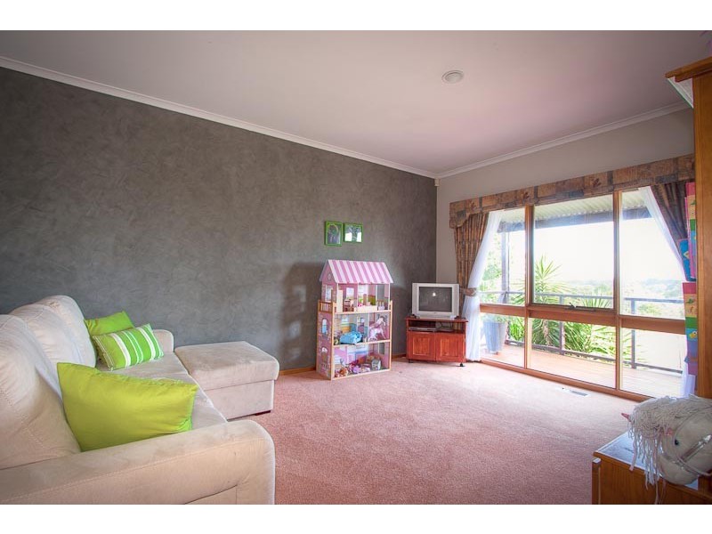 9 Carinya Drive, Gisborne VIC 3437