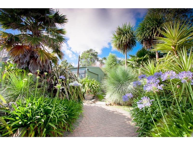 9 Carinya Drive, Gisborne VIC 3437
