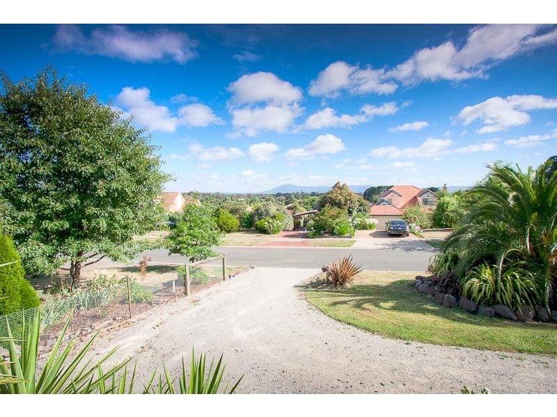 9 Carinya Drive, Gisborne VIC 3437