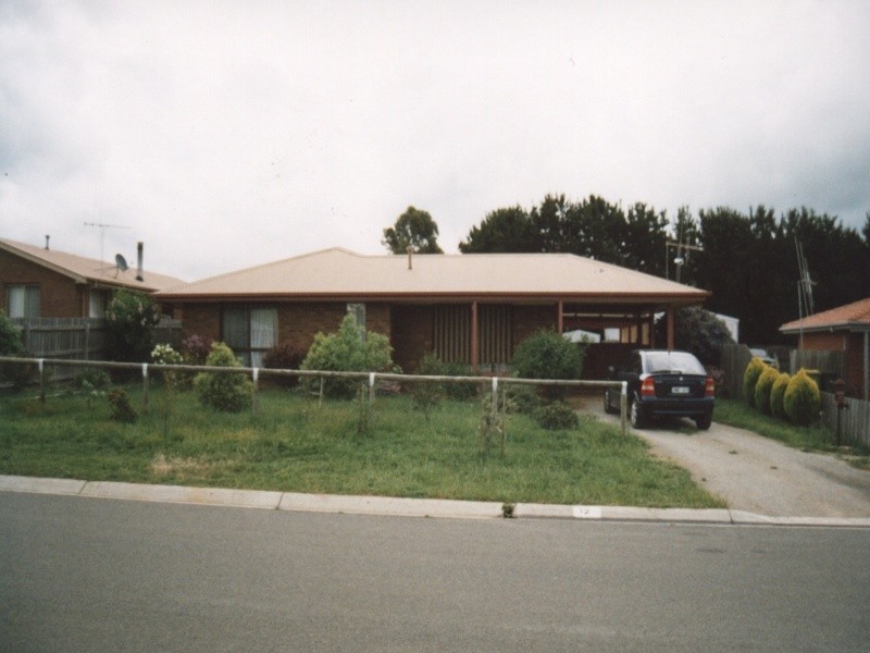 12 Barbara Street, Woodend VIC 3442