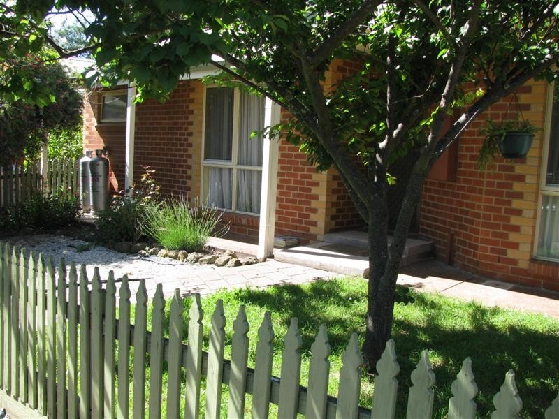 4/35 Prince Street, Gisborne VIC 3437