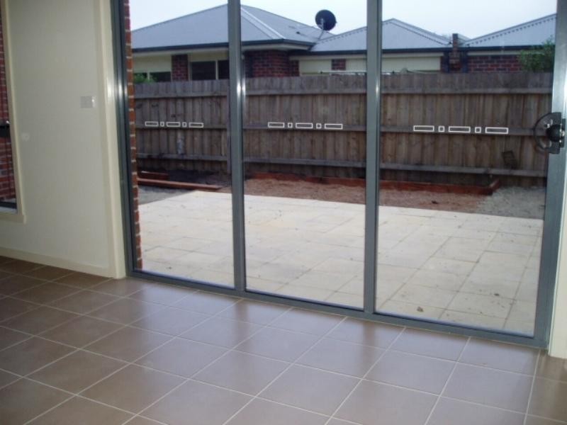 2/10 Rodney Street, Gisborne VIC 3437