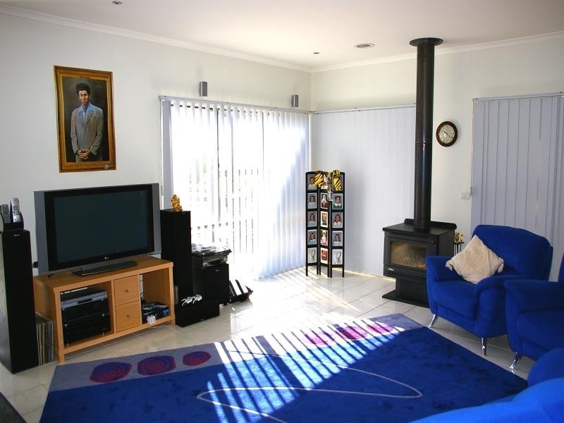 8 Kurung Court East, Gisborne VIC 3437