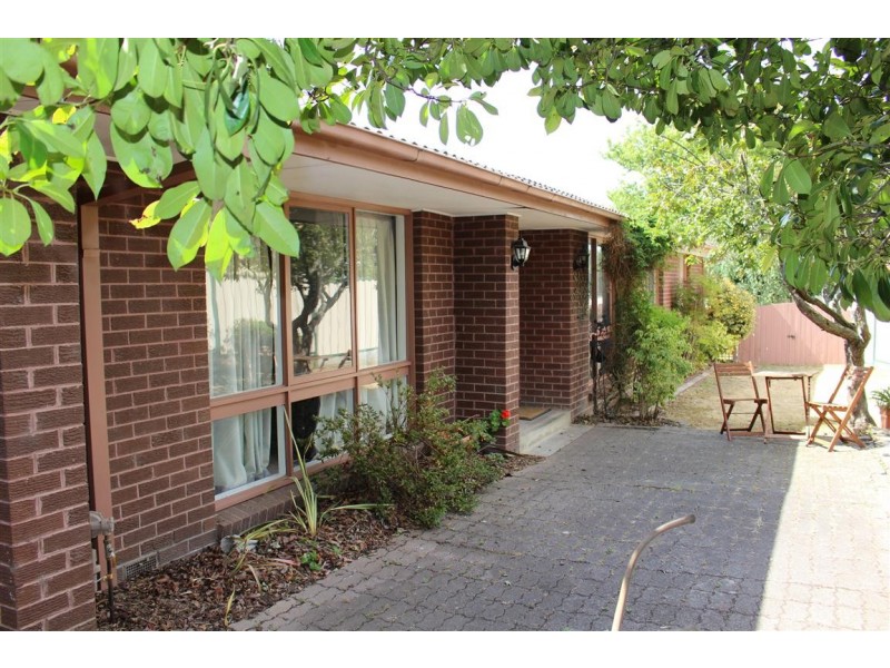 6 Cedar Crt, Gisborne VIC 3437