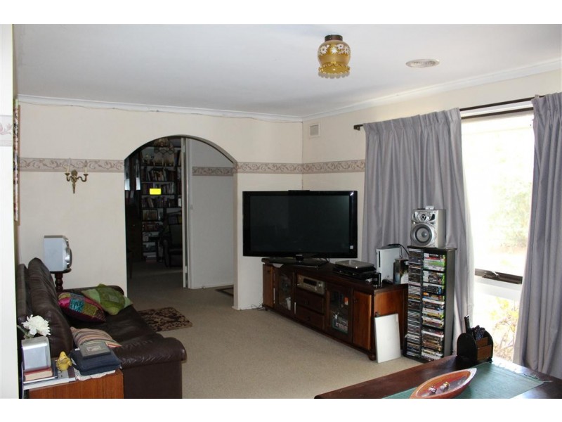 6 Cedar Crt, Gisborne VIC 3437