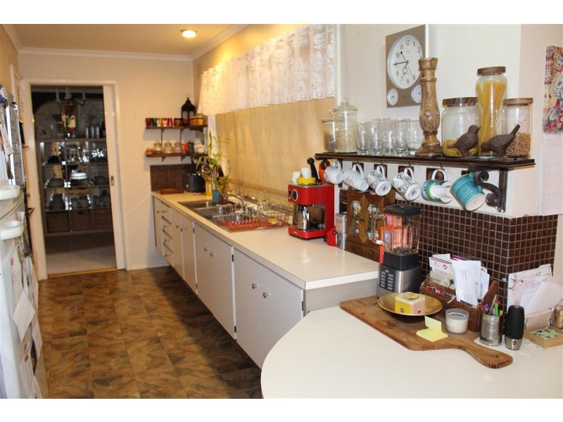 6 Cedar Crt, Gisborne VIC 3437