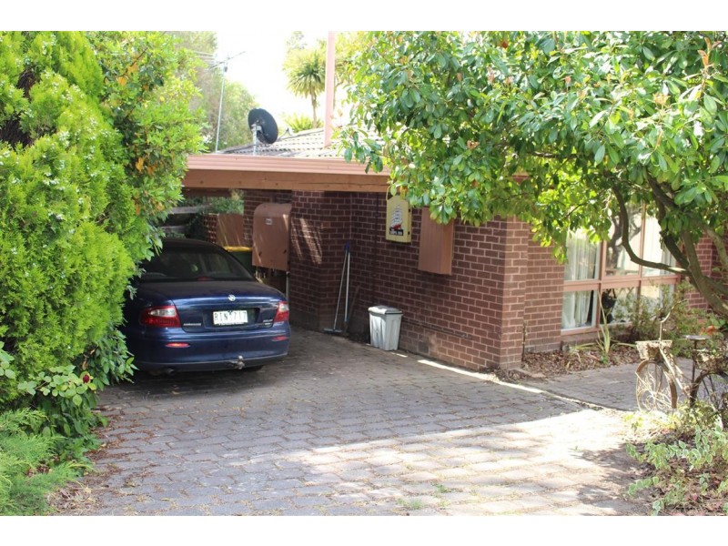 6 Cedar Crt, Gisborne VIC 3437