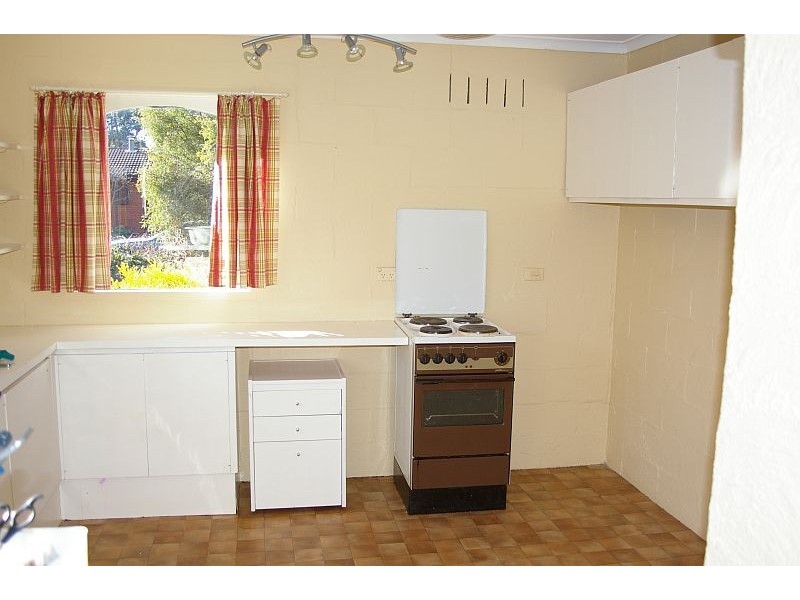 4 Russell Avenue, Woodend VIC 3442