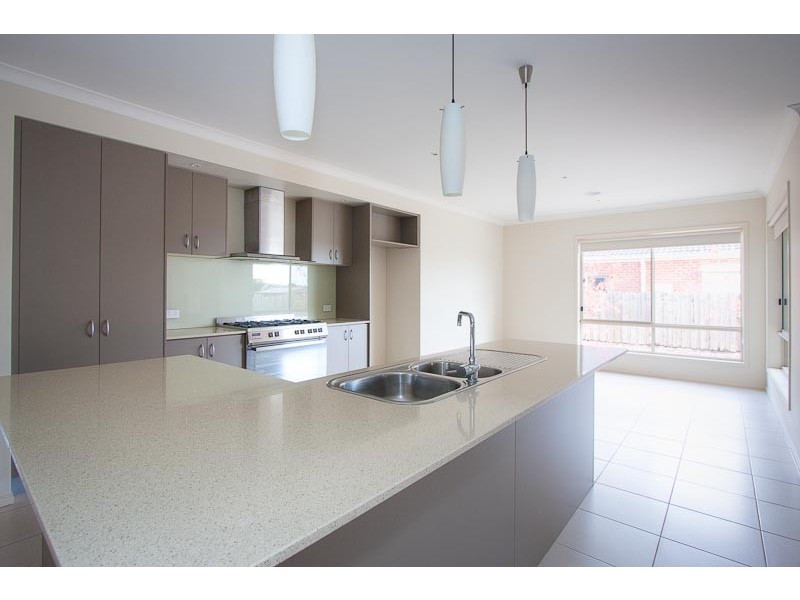 12 Mt Vista Close, New Gisborne VIC 3438