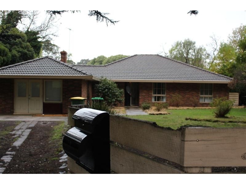 10 Waterfalls Road, Macedon VIC 3440