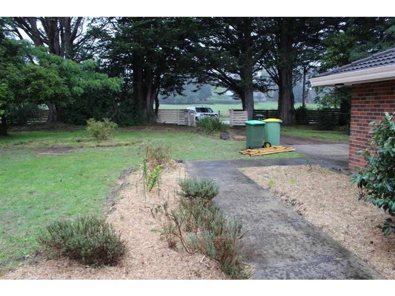 10 Waterfalls Road, Macedon VIC 3440