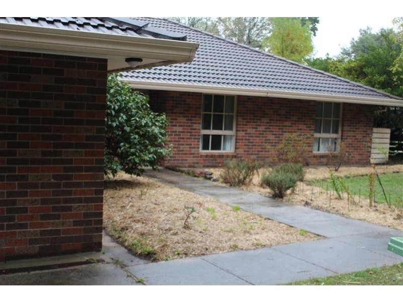 10 Waterfalls Road, Macedon VIC 3440