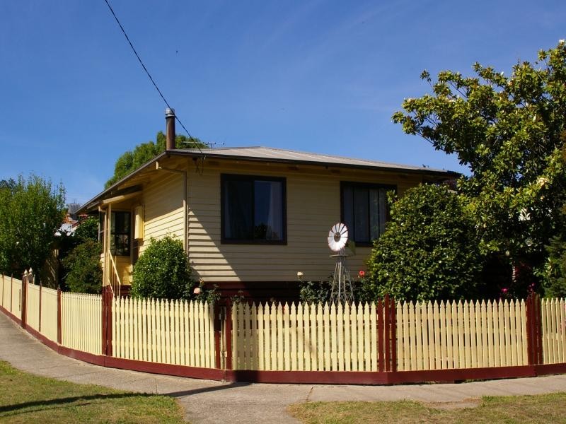 1 Lyell street, Gisborne VIC 3437